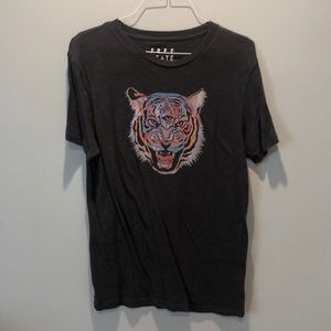 Men’s large graphic tee